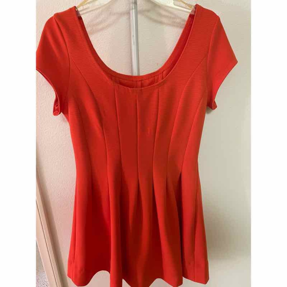 NWOT Francescas Short Sleeve Pleated Mini Skater Dress- Coral Red; Size: Large